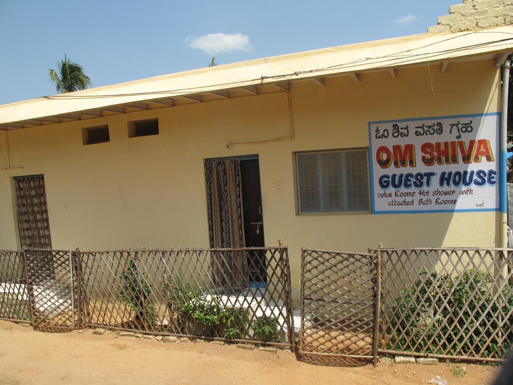 Om Shiva Guest House Hampi Exteriör bild