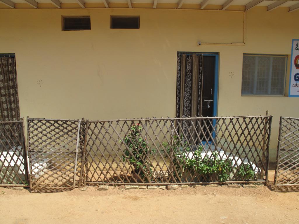 Om Shiva Guest House Hampi Exteriör bild