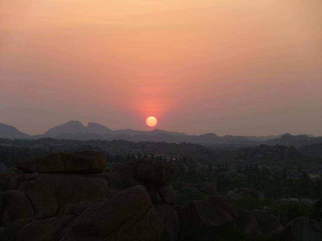 Om Shiva Guest House Hampi Exteriör bild